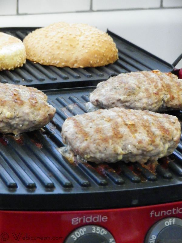 Smoky Turkey Burgers #SundaySupper | Webicurean