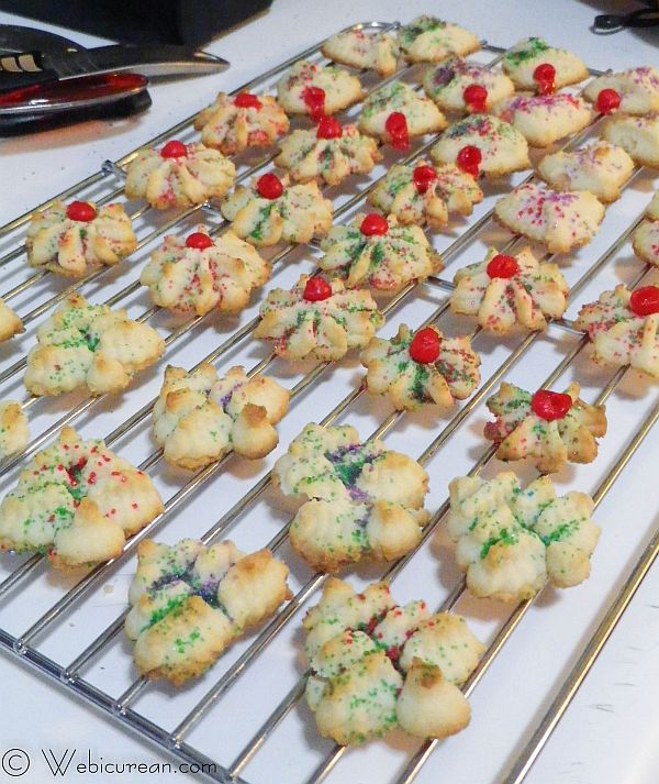 Spritz Cookies #TwelveDaysofSanta | Webicurean