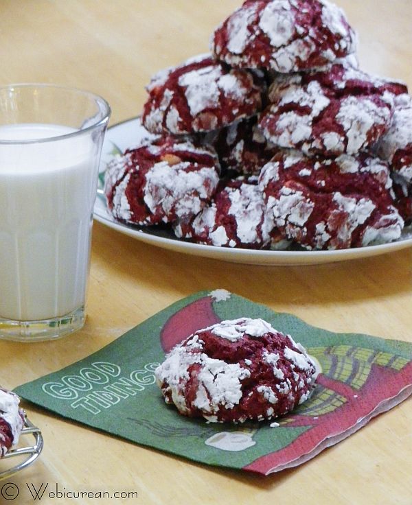 Red Velvet Crinkle Cookies #TwelveDaysofSanta | Webicurean