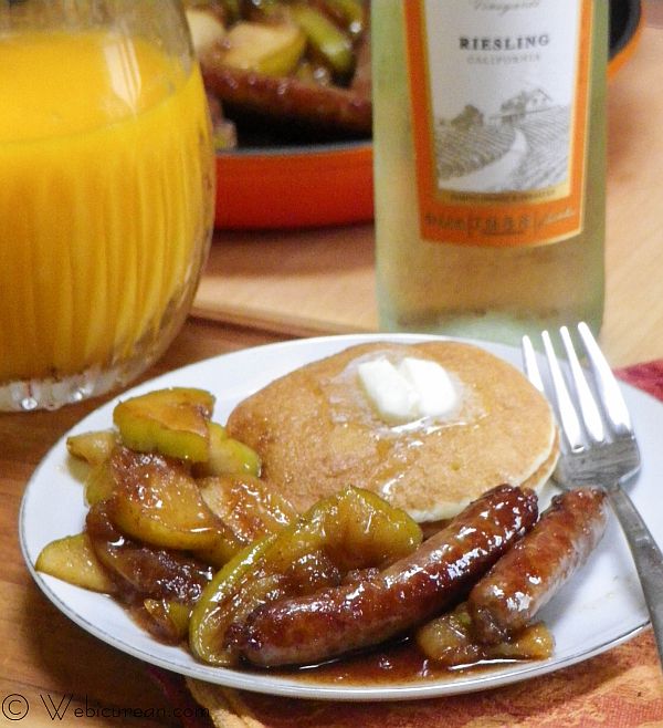 Breakfast Sausages w/Apples & Riesling #SundaySupper | Webicurean